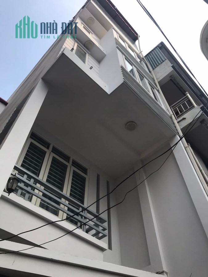 Cần bán gấp nhà ngõ 81 Lạc Long Quân 5.2 tỷ , 50mx4T ,Mới sđcc