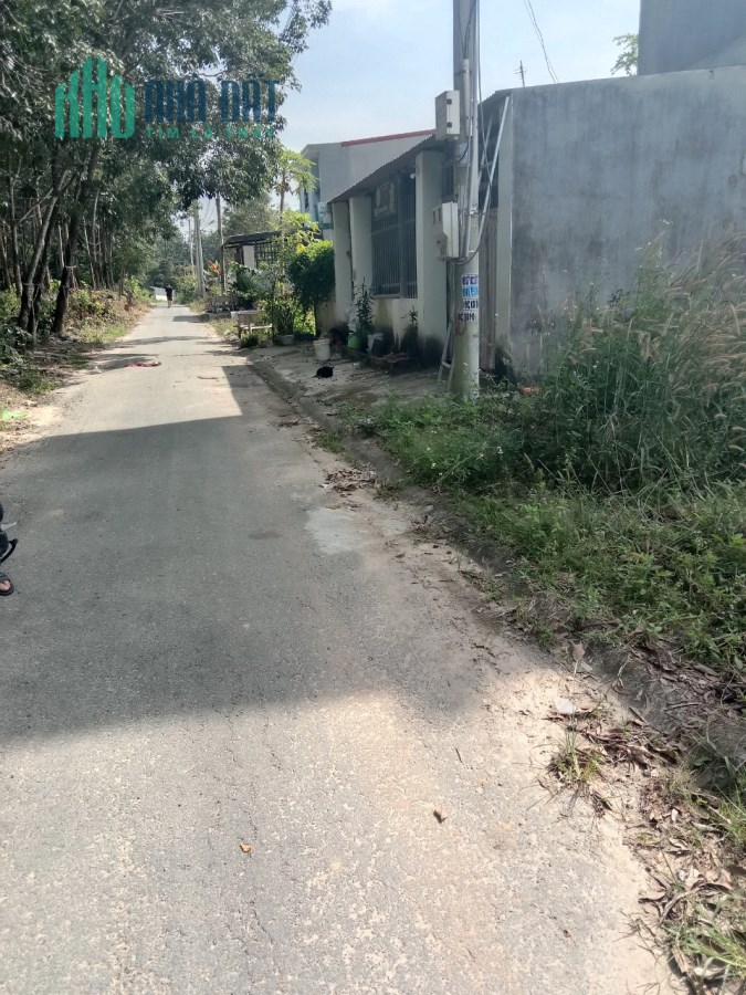 Bán Gấp Lô Đất 300M(12X25M2) Cùng 16 Phòng Trọ Ngay Chợ, Sát KCN
