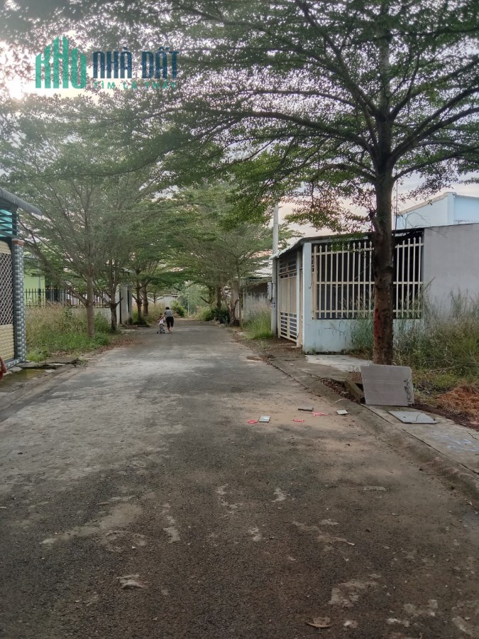KẸT TIỀN BÁN GẤP LÔ ĐẤT 300M(12X25M2) NGAY CHỢ, SÁT KHU CN NHẬT-HÀN