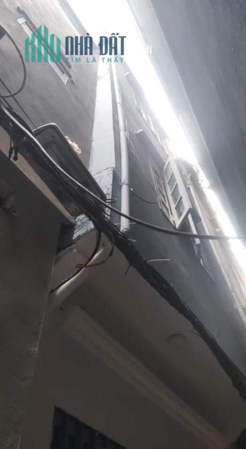 Cần bán nhà mặt ngõ Quỳnh 23mx5T , MT 3.3M , SĐCC , GIAO NGAY