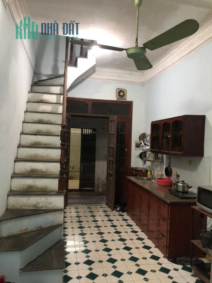 Tôi cần bán gấp nhà ngõ 79 Lò Đúc 30mx3 tầng, giá 3,3 tỷ , oto đỗ gần