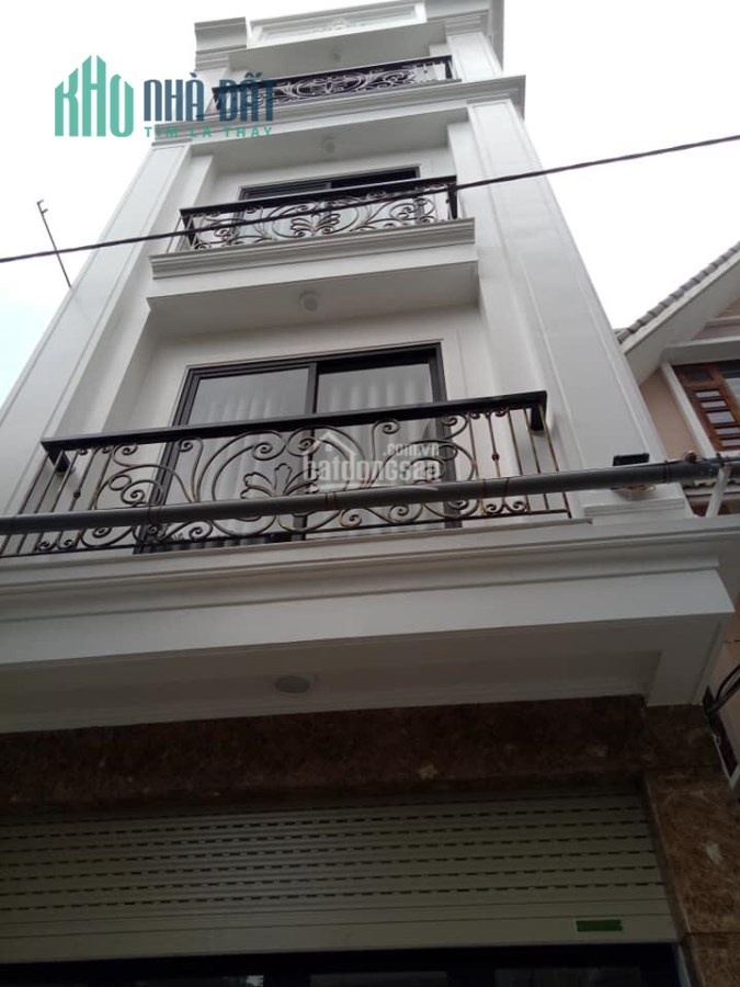 Bán nhà  Phố Lạc Long Quân giá 17.8 tỷ, 120mx7T. thang máy