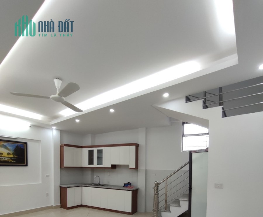 Bán sê ri 3 căn nhà mới tinh Tây Tựu, Từ Liêm, 32m*4T, MT5m  giá  2 tỷ 100 triệu. ô tô đỗ cửa.