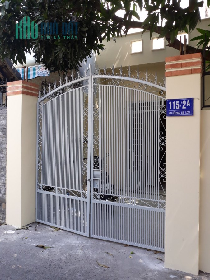 70/ Bán nhà Cấp 4 hẻm xe hơi đường Lê Lợi gần TTYT P.6
