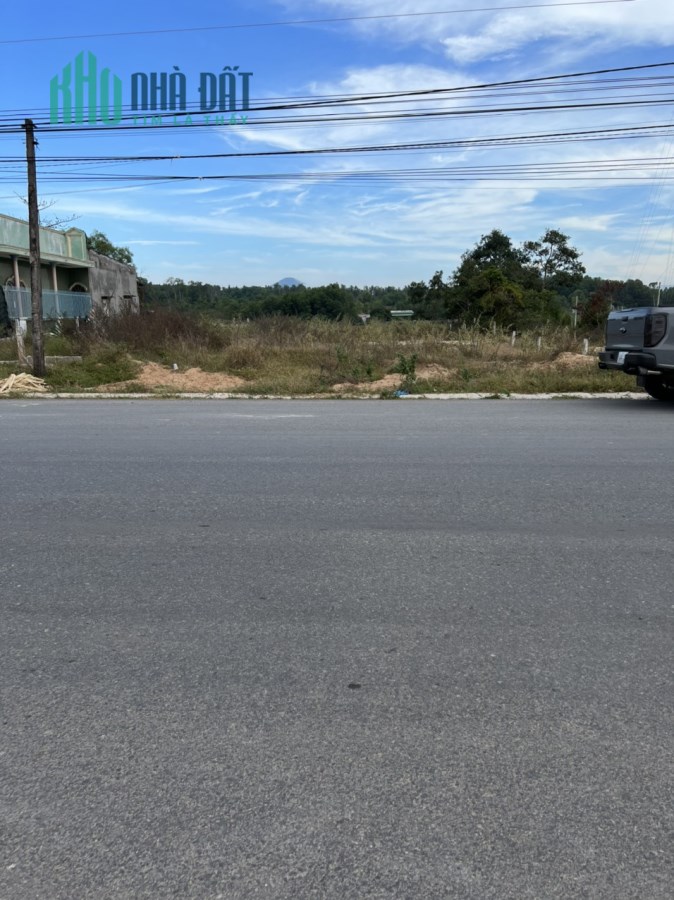 Bán đất mặt tiền Nguyễn Chí Thanh 15x46m ,  thổ cư 200m