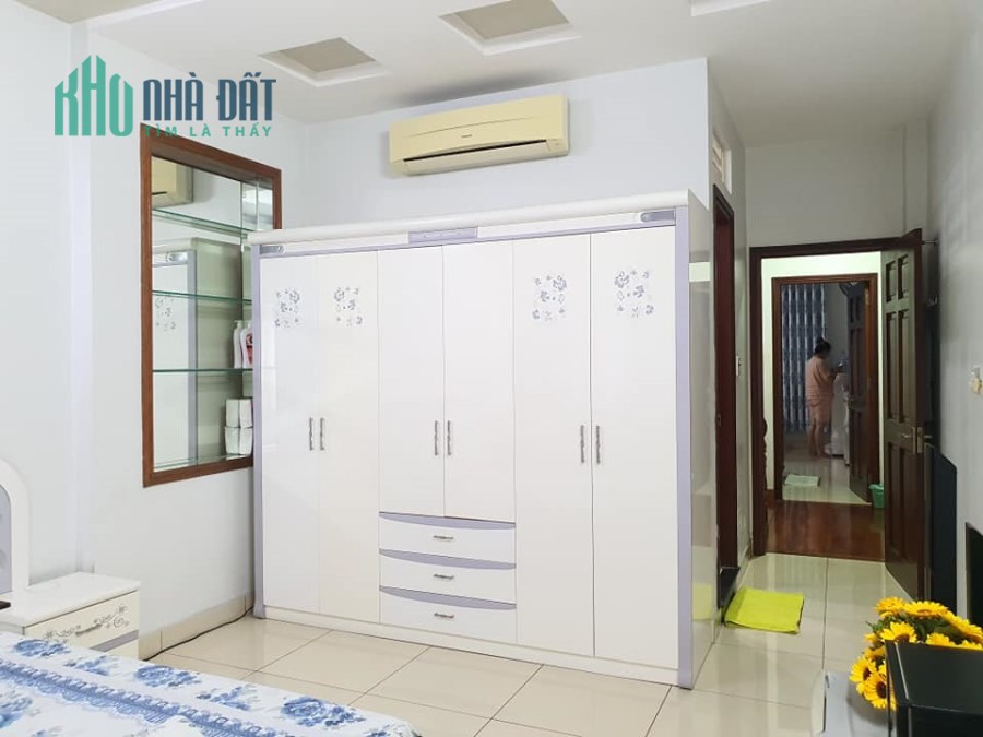 Biệt thự gỗ sang trọng, MẶT TIỀN ĐƯỜNG 20M VỈA HÈ 3M - 4 TẦNG MỚI.