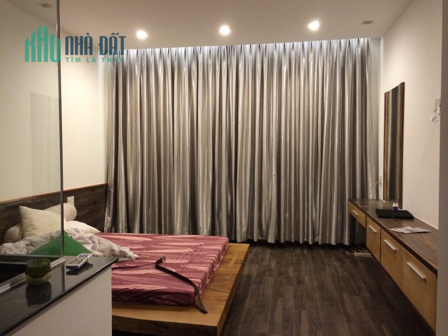 Lô góc mặt tiền vừa xây dọn ở ngay, Nguyễn Thần Hiến, Phường 16, giá chưa tới 5 tỷ, LH 0989149953.