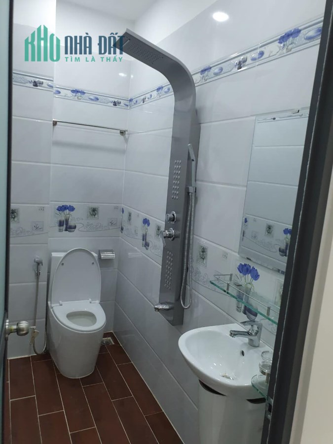 Mặt tiền hụt Khánh Hội,quận 4, 4 tầng ,không quy hoạch, giá rẻ, lh 0989149953 Tân.