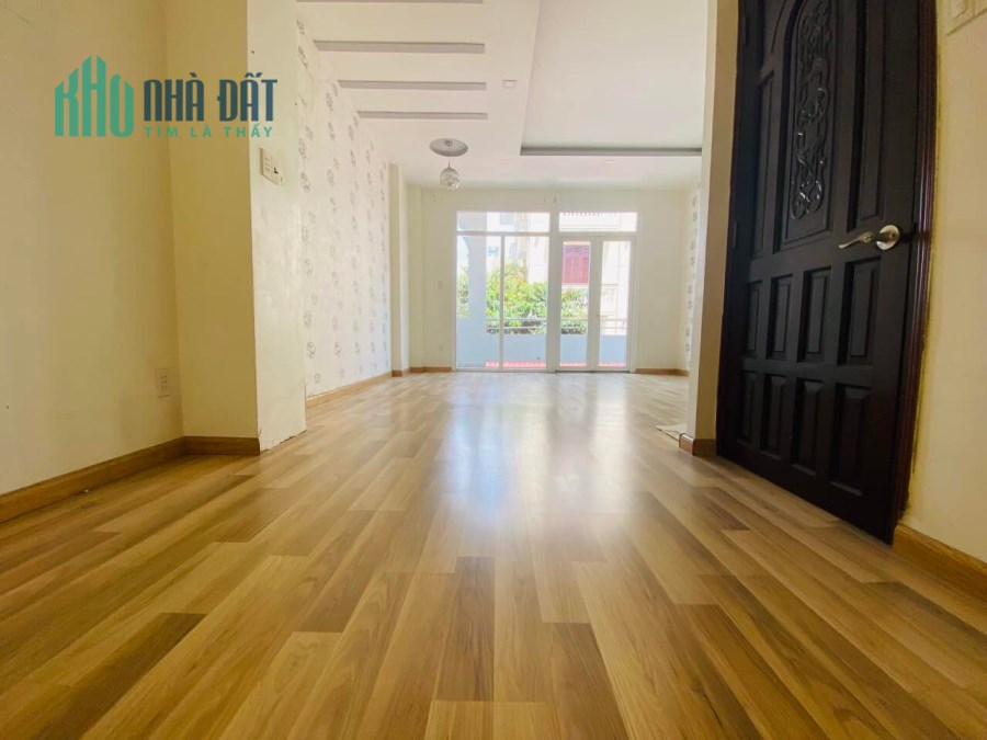 Chính chủ chưa qua đầu tư gửi bán MT Nguyễn Thần Hiến , phường 18, 85,3m2,lh 0989149953.