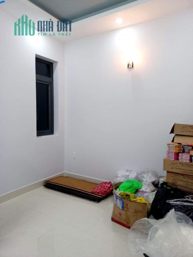 Bán Siêu Phẩm Tp Thủ Đức,3 tầng, 4 PN, Xe Hơi Ngủ Trong Nhà Chỉ 4,65 Tỷ..