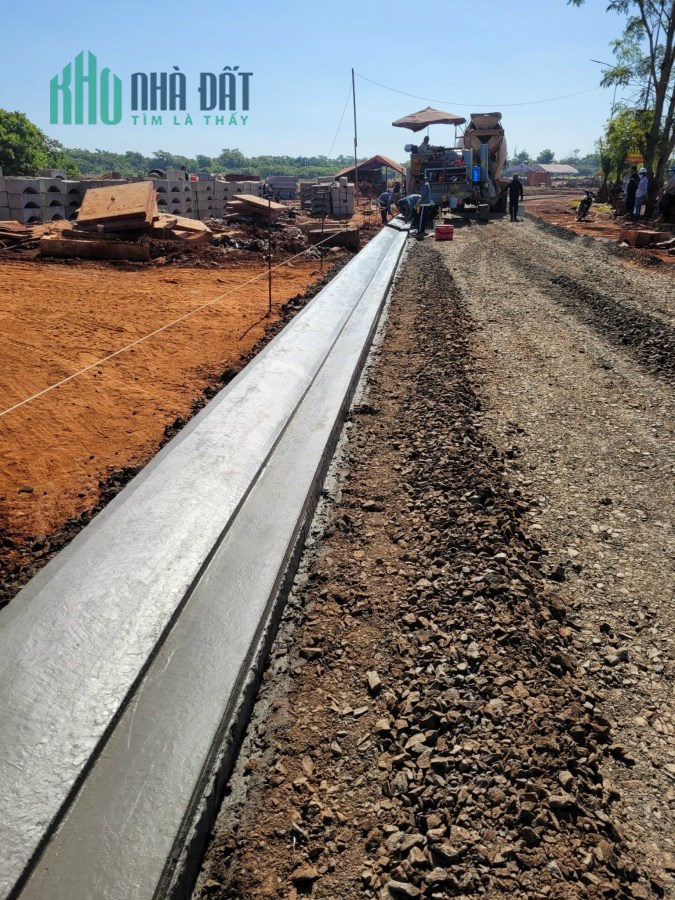 Dự án Felicia City nằm trên mặt tiền đường DT741, ngay đối diện khu du lịch sinh thái hơn