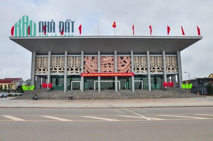 Bán nhanh 184m2 đất 2MT tặng nhà 2 tầng đường QL9 ngay TTTP Đông Hà, SHR, 11.5 tỷ. Lh:0886033209