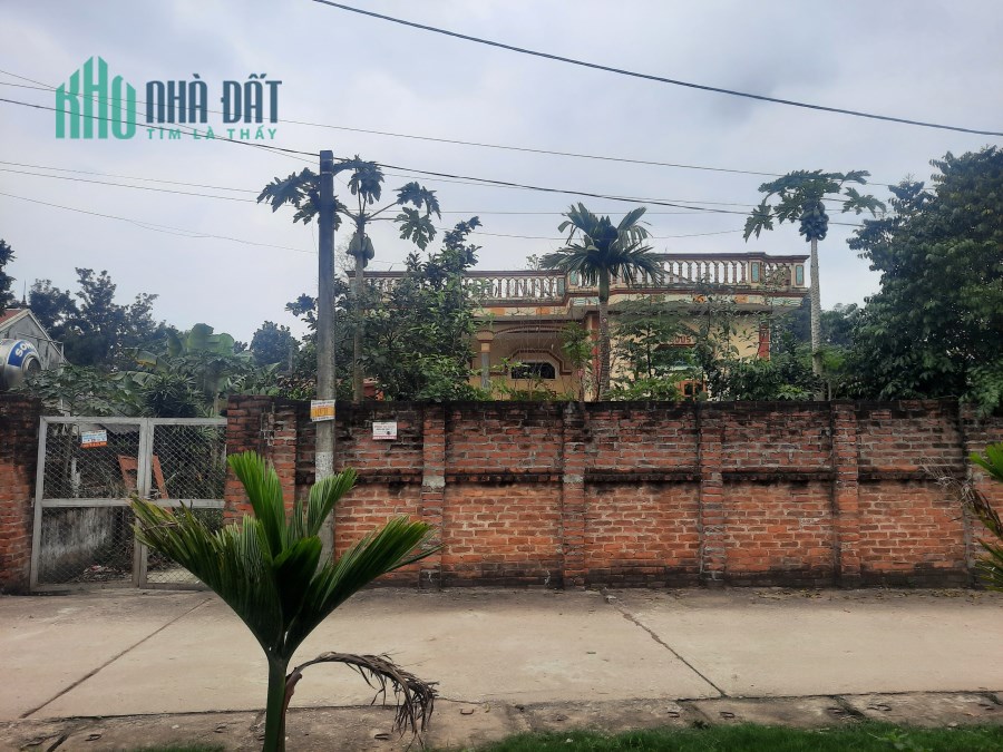 Bán gấp lô góc 2 mặt tiền 246m2 sẵn nhà xã Hòa Thạch, Quốc Oai giá 9.6tr/m2.LH:0977234623