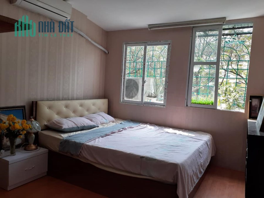 Bán gấp CH tập thể Lê Gia Định giá 850 Triệu, 35m2, sổ đỏ - ở luôn