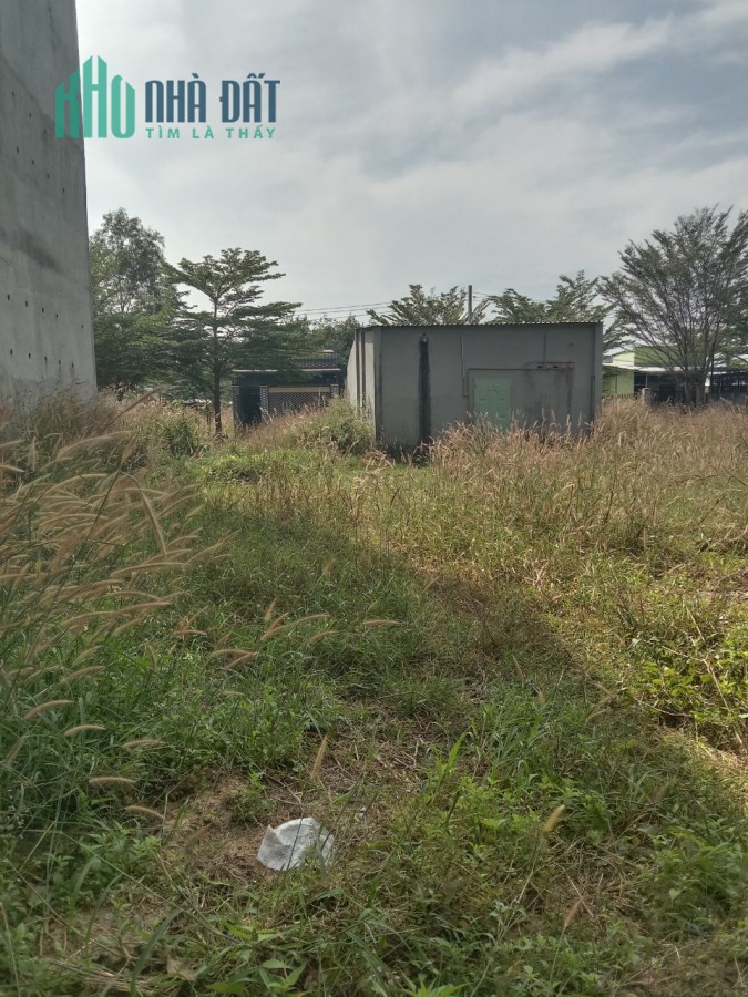 VỢ CHỒNG LY HÔN SANG 450m2(15x30m) Và 12P+2KIOT ĐẤT MẶT TIỀN  ĐƯỜNGLỚN, GẦN KCN