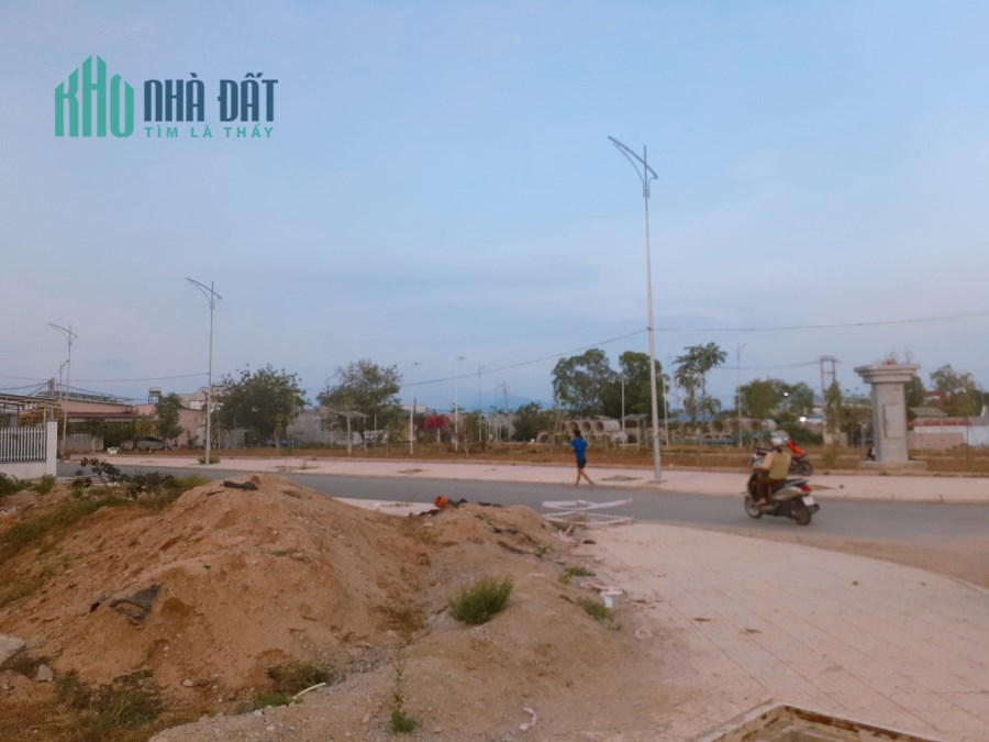 Nhà phố mơ ước đối diện tháp Chàm ( Tháp Pôklông Garai )