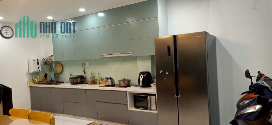 Bán gấp trả ngân hàng , HXH , thuận tiện kinh doanh , gần Nguyễn Thần Hiến, quận 4, giá rẻ.