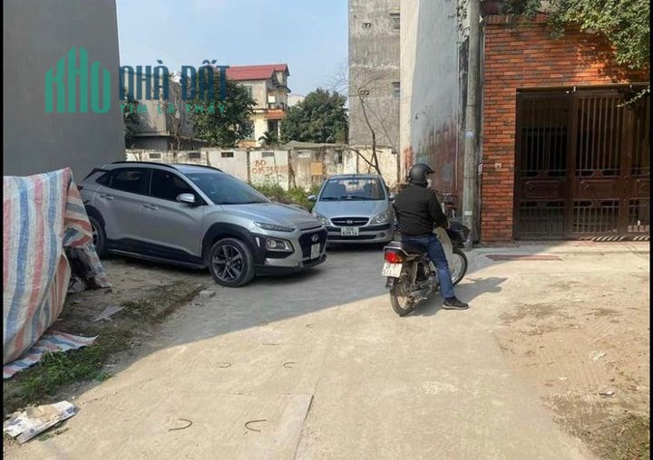 Bán đất Ngô Xuân Quảng 34m2 ô tô vào giá chỉ 2,15 tỷ.LH 0983253436