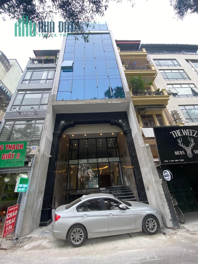 Bán tòa nhà 9 tầng mặt phố Hoàng Cầu, Có hầm, View Hồ, Kinh doanh, 135m2, 70 tỷ