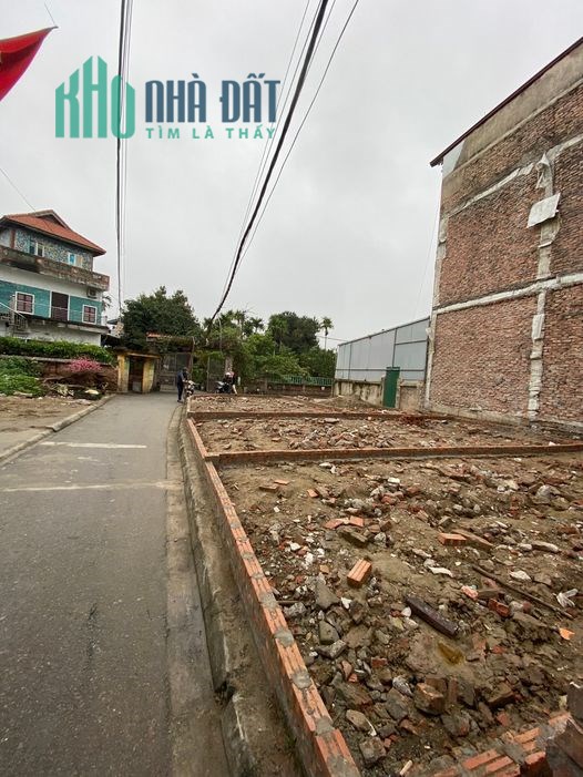Bán đất Đông Dư đường nhựa tô tô qua. 32m2 giá 1,7 tỷ ngõ thông. LH 0983253436