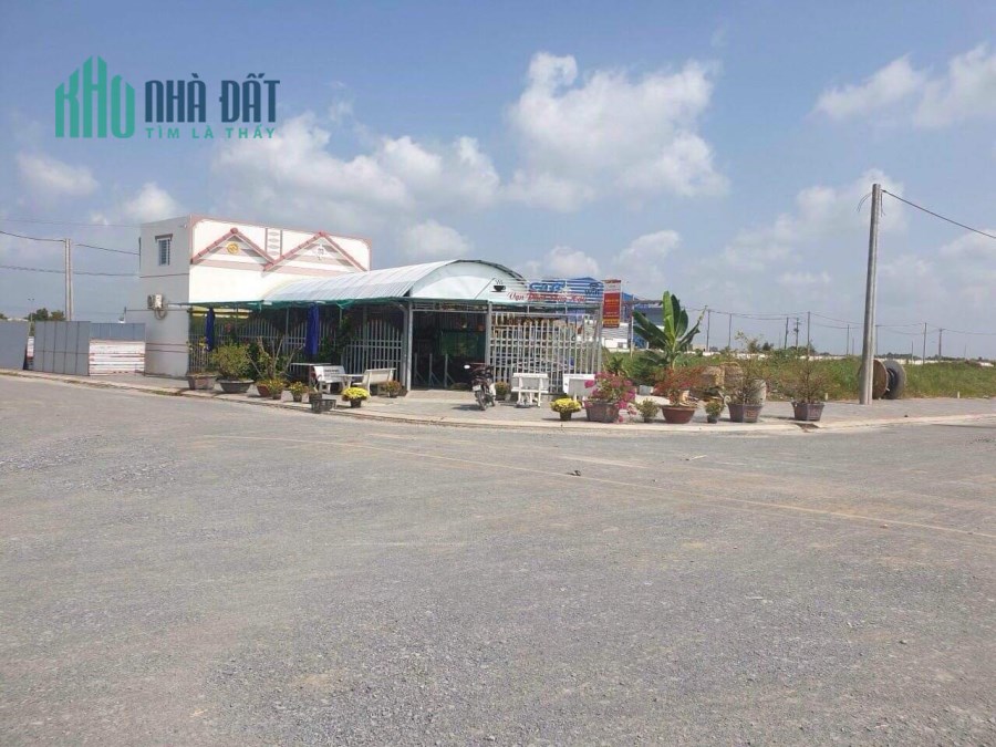 ( GIÁ TỐT) Cần tiền làm ăn cần bán gấp nền 160m2 ODT giá 860 Ven Cần Thơ.