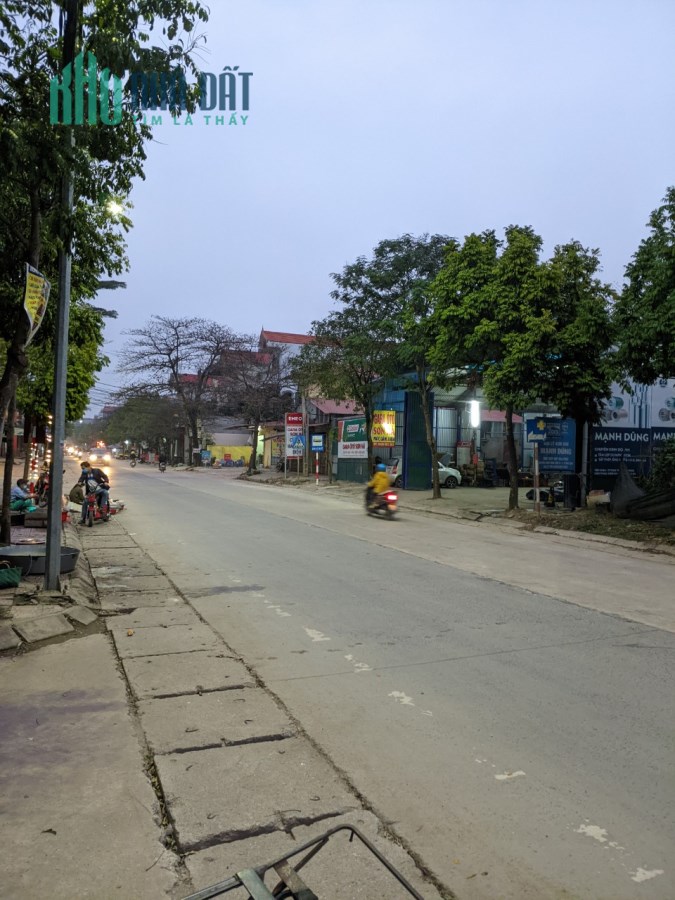 Đất Xuân La. 131MX8.2MT. Phân lô. Ngõ to như phố. Ngay ngã 3. Giá 40.3 tỷ.