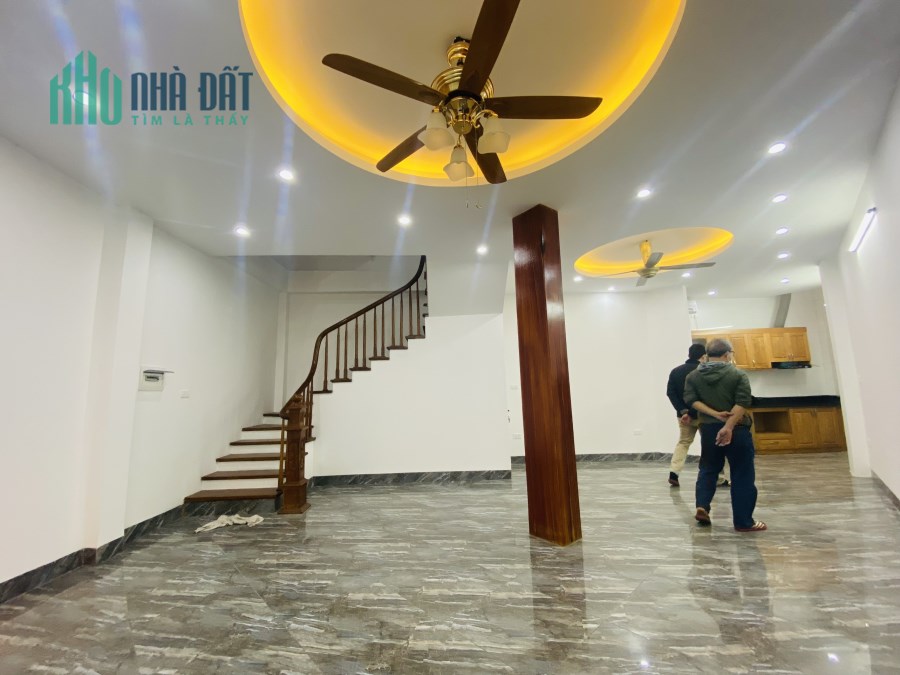 Cần bán nhà Mặt ngõ Hoàng Hoa Thám KD Lớn giá 4,39 tỷ, 46mx2T