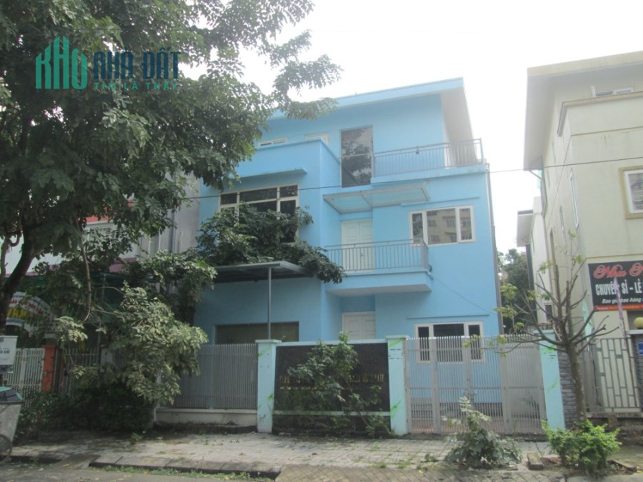 Tôi bán biệt thự 8 BT7 KĐT Văn Khê cạnh trường quốc tế 186m2x4T chỉ 16.99 tỷ. LH 0989.62.6116