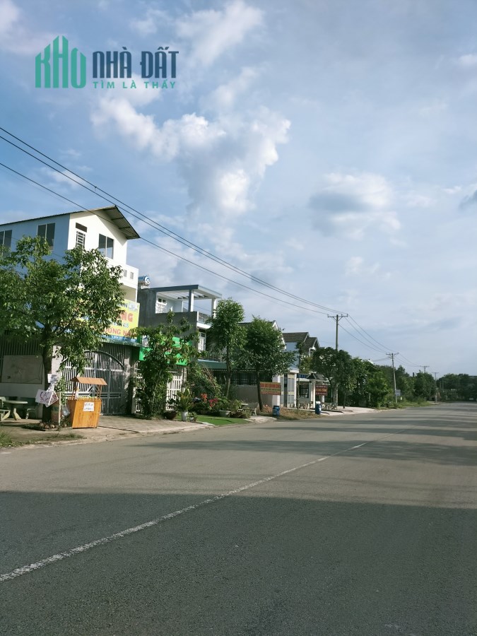 Tôi Cần Bán Lô Đất 300m2 (10x30) Khu hành chính dân cư đông Giá đầu tư
