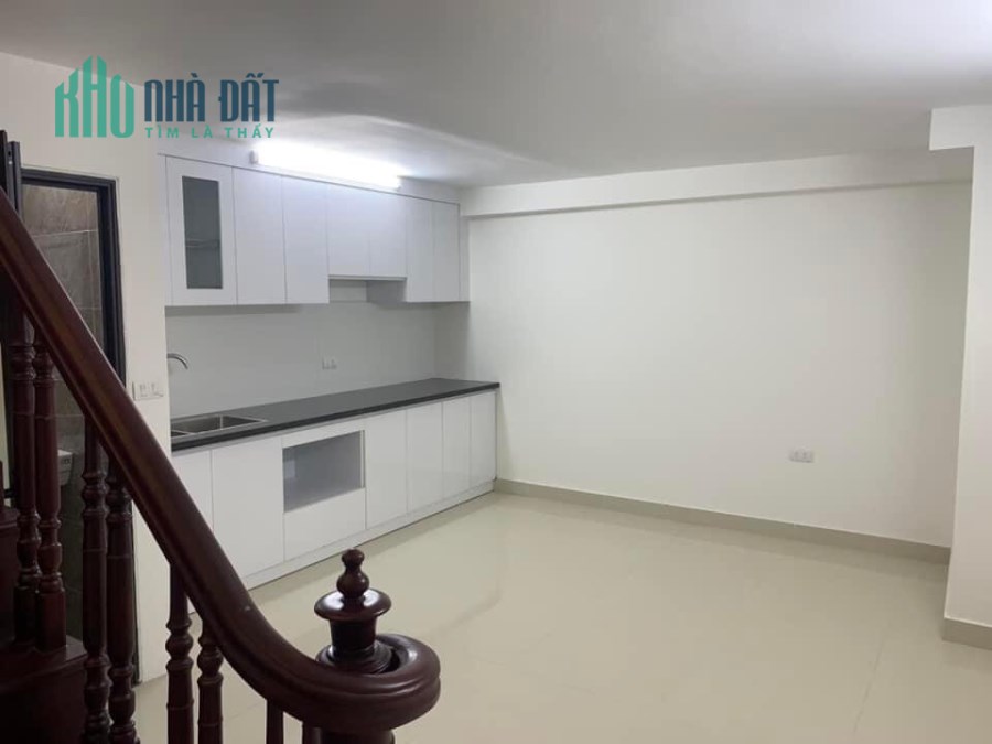 Nhà đẹp Nguyễn Sơn.Gần chợ, gần công viên, bến xe. 52m. Mặt tiền : 3,6 m. Gía : 4,9 tỷ