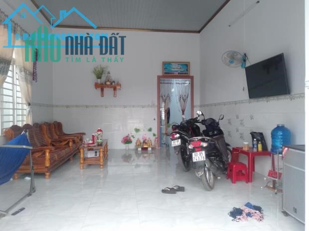 Về quê định cư cần bán căn nhà mới xây 2019 gần KCN đường oto tránh nhau.