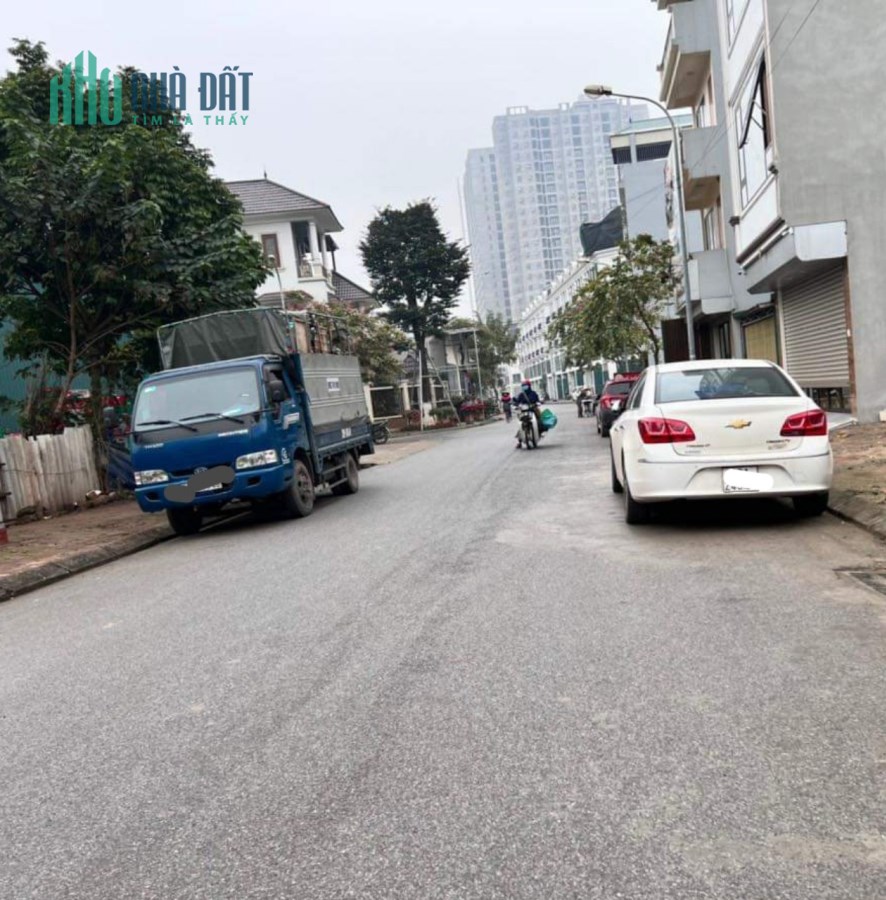 BÁN GẤP mảnh đất ngõ thông ô tô 7 chỗ tại Trâu Quỳ, Gia Lâm, Hà Nội.