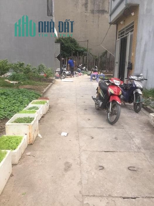 Bán 35m2 đất Ngô Xuân Quảng Trâu Quỳ đường 5m giá 2.18 tỷ. LH 0983253436