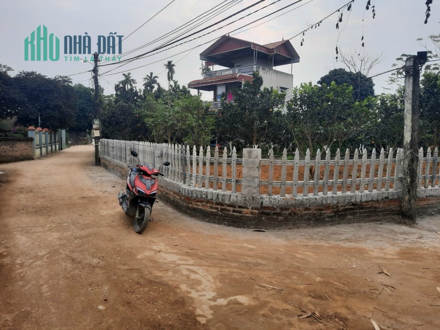 Do cần tiền em cần bán gấp lô đất 3 mặt tiền đường , diện tích 430m2 tại Hòa Thạch , Quốc Oai.