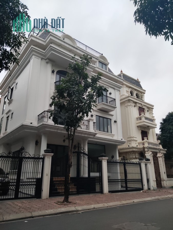 Bán nhà biệt thự Vườn Đào,Nguyễn Hoàng Tôn dt 185 m2 x 4 t,mt 13,5 m lô góc giá 86 tỷ