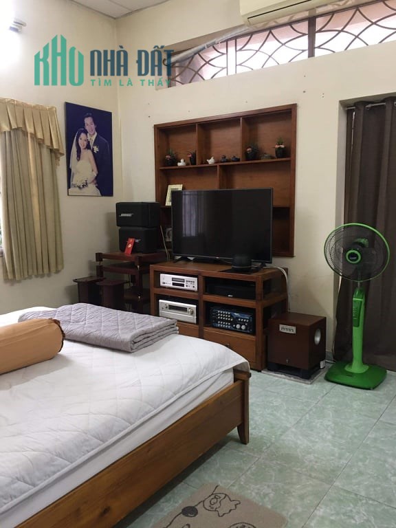 Nhà hẻm 190m2 6PN 4 WC đường Huỳnh Tấn Phát, Quận 7, chỉ nhỉnh 8 tỷ TL, LH 0765000358