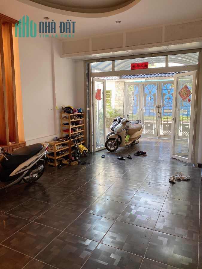 BIỆT THỰ MẶT PHỐ 160 M2, VIEW CÔNG VIÊN THOÁNG MÁT, MERCEDES TRÁNH, Cao Lỗ,Quận 8