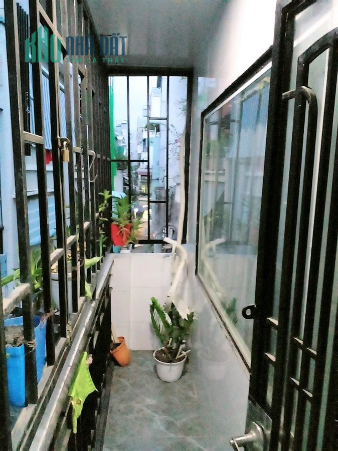 Nhà 2,65 tỷ Khu Bắc Hải, Q10, bán về quê sống chung con cháu.