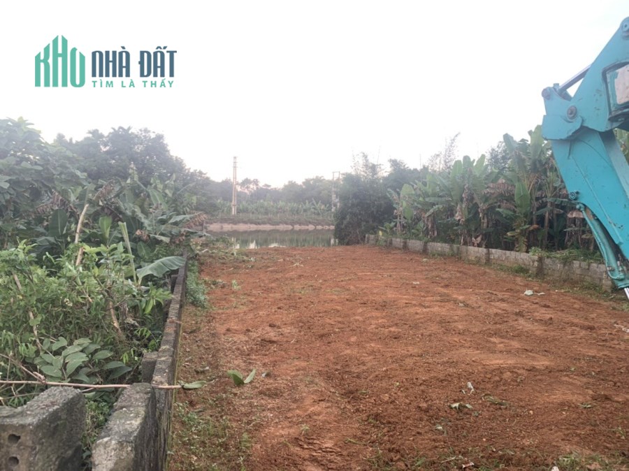 Cần tiền BÁN GẤP 376m2 bám hồ view cực đẹp xã Hòa Thạch, Quốc Oai giá 9tr/m. LH0768888818