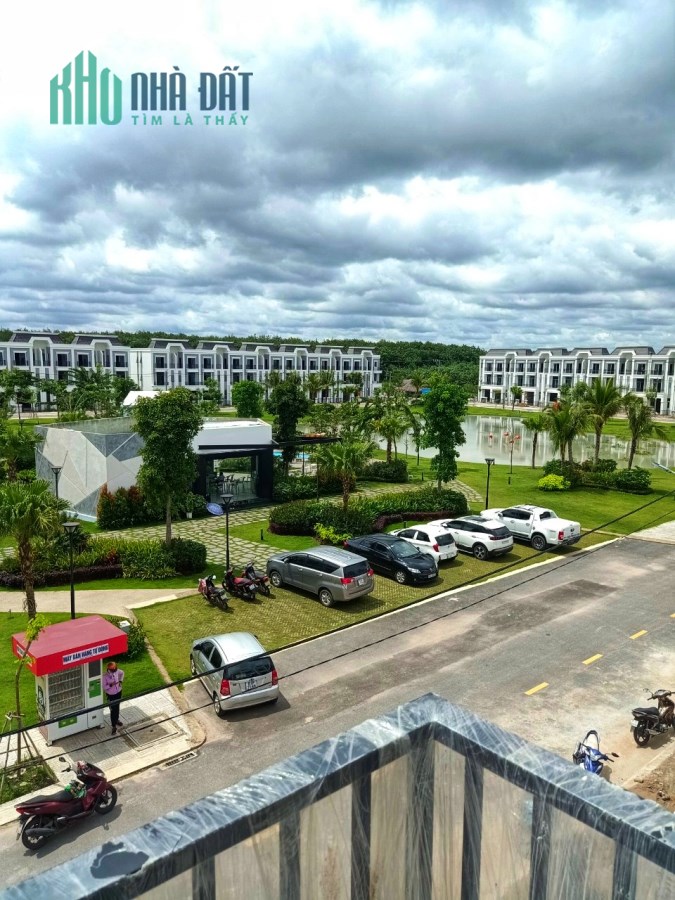 Nhà phố 2 lầu chỉ 1,9 tỷ căn. Kinh doanh ngay