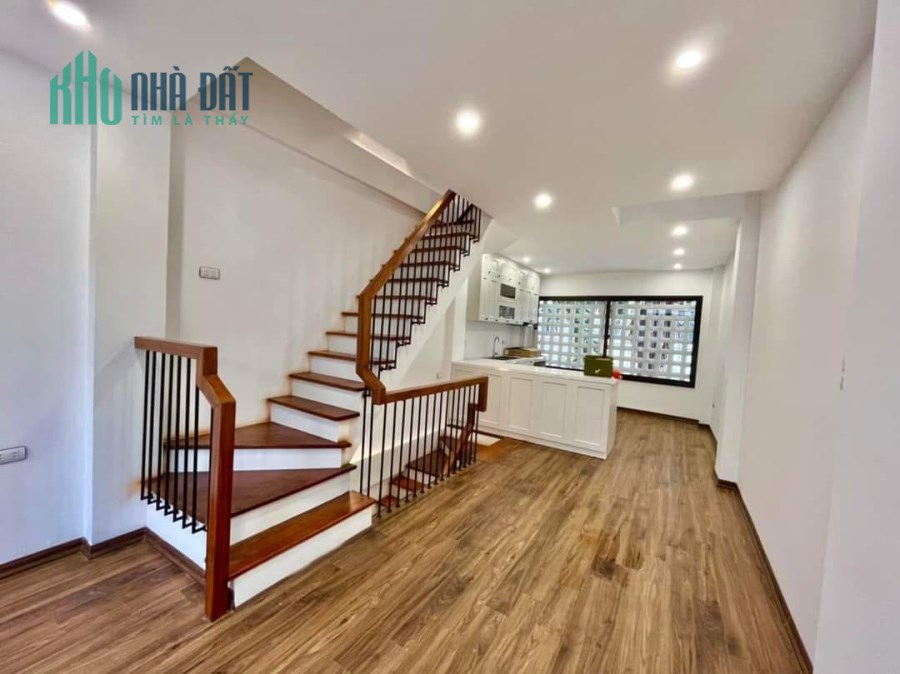 Bán sê ri 5 căn nhà mới đẹp Hoàng Hoa Thám, Ba Đình 40m2 * 5T, MT 4m giá nhỉnh 5 tỷ, nhà đẹp ở luôn.