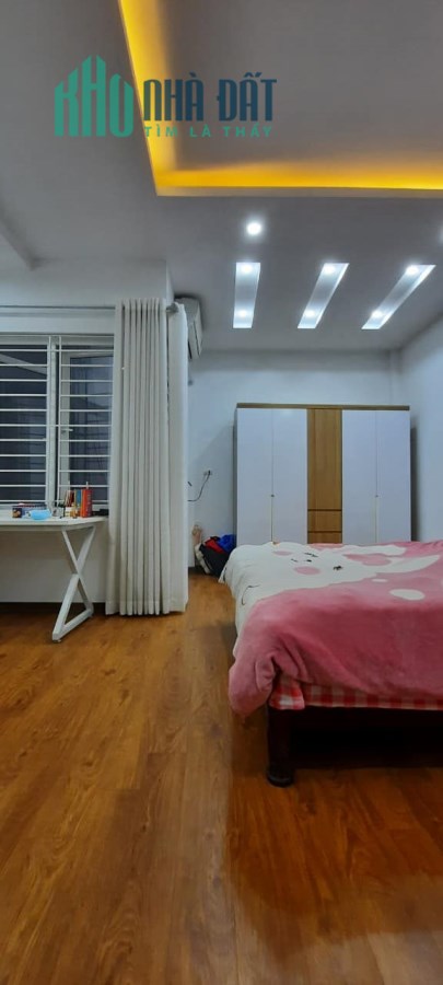 Bán nhà đẹp long lanh Lạc Long Quân, Cầu Giấy 50m2 * 5T, MT 4m giá 4 tỷ, nhà đẹp ở luôn.
