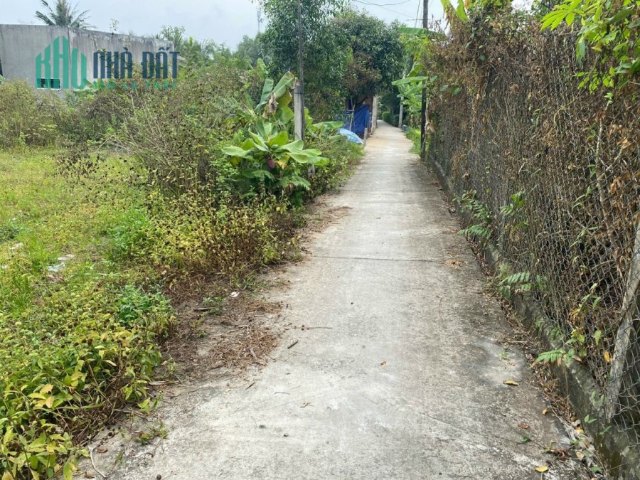 Chính chủ bán 150m2 đất Phường 6 Tp Tân An, SHR, 980tr. Lh:0947925867.