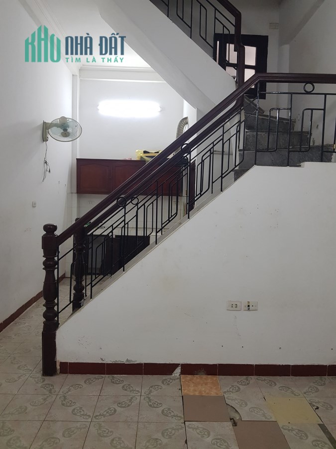 Bán nhà Mặt ngõ Hoàng Mai giá 1.65 tỷ, DT 18mx3T, ngõ gần