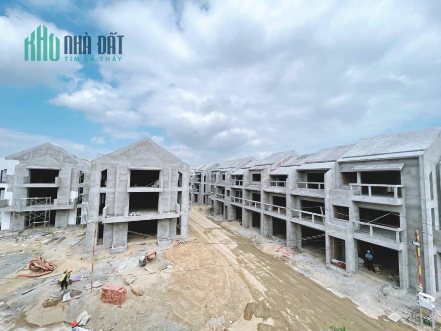 CẦN BÁN GẤP shophouse 3 tầng View Sông ngay tại trung tâm TP Hội An