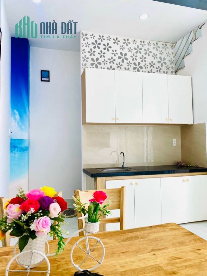 Nhà bán gần Chung cư Nhà Cháy, quận 4, HXH, phù hợp mua ở, giá nhỉnh 1 tỷ,lh 0989149953