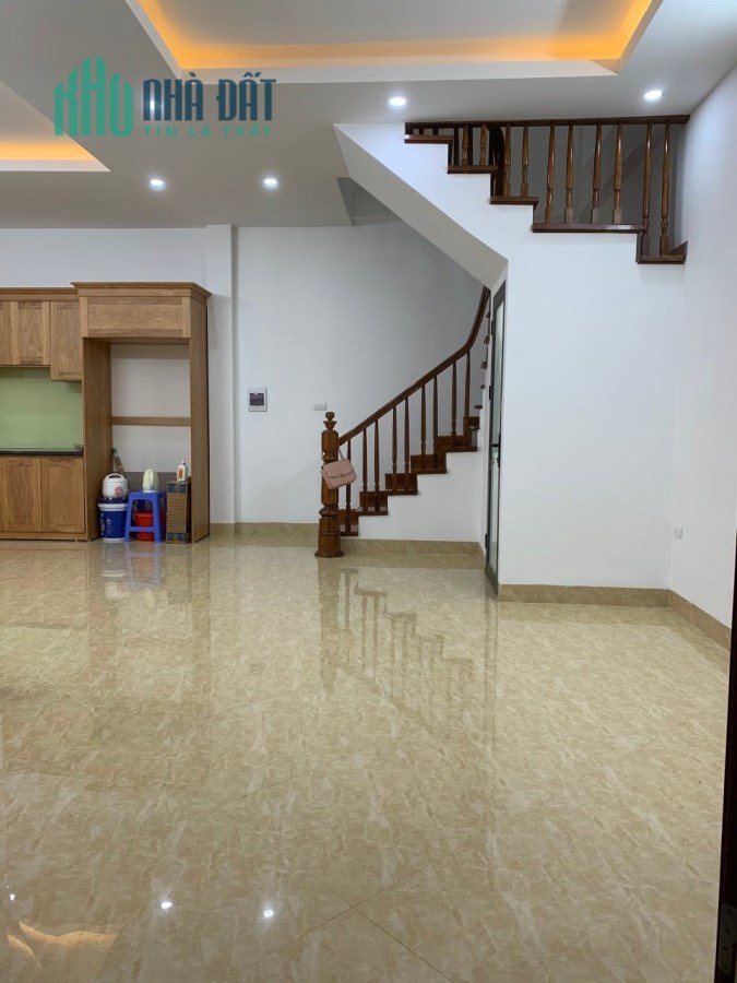 BÁN NHÀ TRUNG TÂM ĐỐNG ĐA, NHÀ MỚI XÂY, NGÕ THÔNG, GẦN PHỐ, NỘI THẤT ĐẸP, 7 PHÒNG NGỦ.