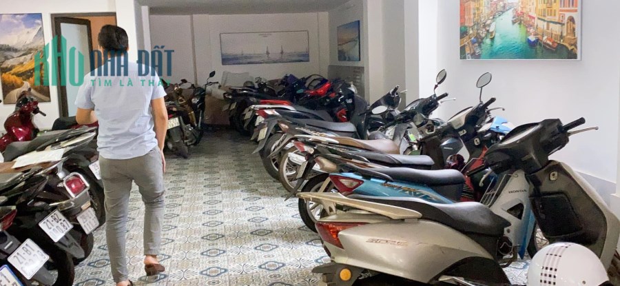 Bán tòa CCMN Lương Thế Vinh, Thanh Xuân, 160m2, Mặt tiền: 11m. Giá 27.5 tỷ