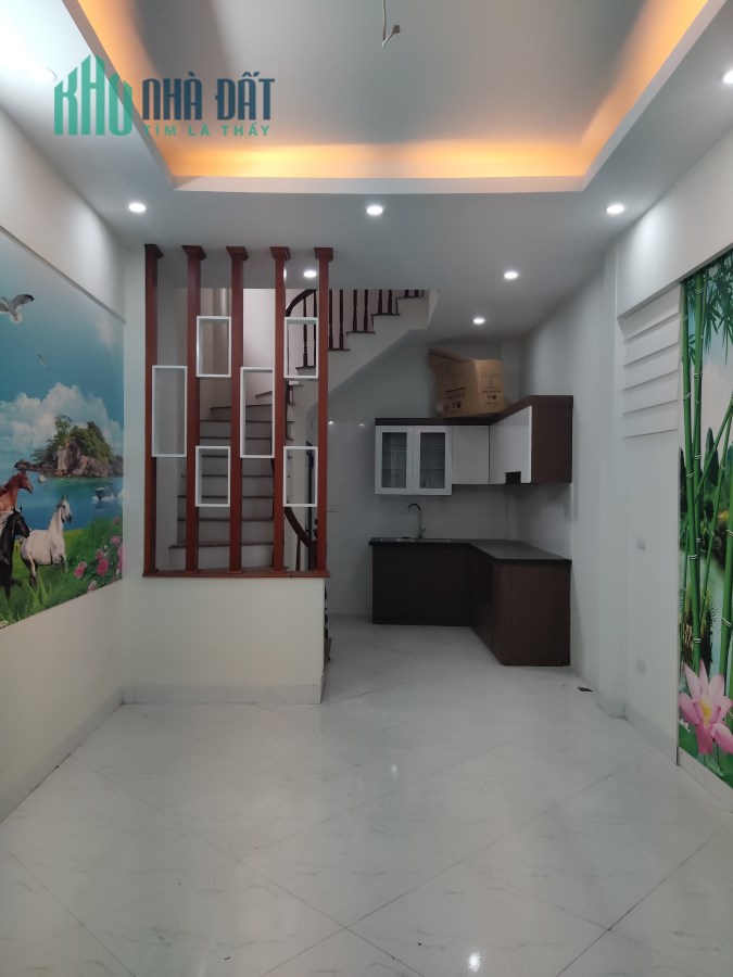 Bán nhà phân lô ngõ 73 phố Nguyên Hồng. DT 32 m2 x 4T, ô tô cách 30m, giá 4,6 tỷ.