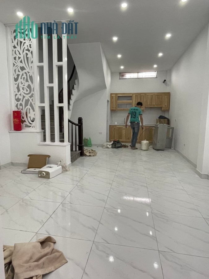 Bán nhà phố gần Ngã Tư Sở, 45m2 phân khúc chỉ 4 tỷ, vài bước ra ô tô, ngõ nông thoáng.